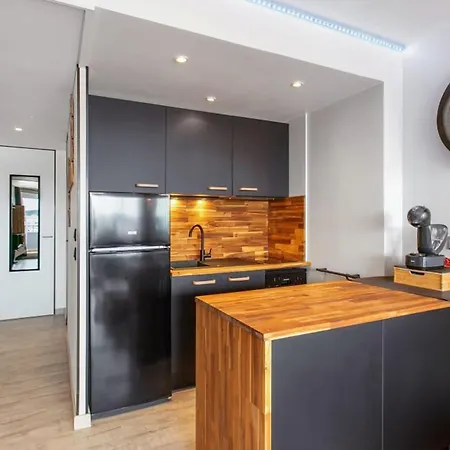 Café Loft 1-slaapkamerappartement Met Haven- En Mont Saint-loup-uitzicht