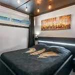 Café Loft 2-zimmer-apartment Mit Blick Auf Den Hafen&den Mont Saint-loup Ferienhaus *