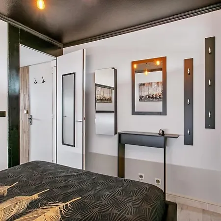 Cafe Loft One-bedroom With Marina & Mont Saint-loup View 펜션 아그