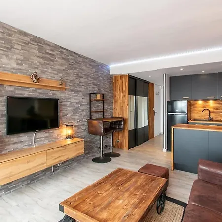 Cafe Loft One-bedroom With Marina & Mont Saint-loup View 펜션