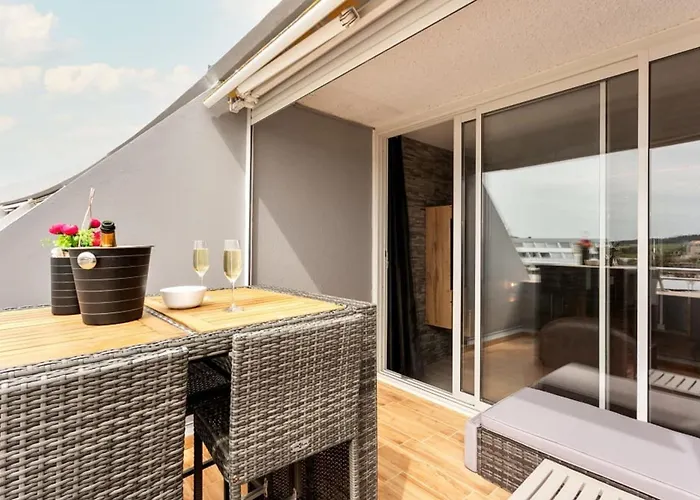 בית נופש Cafe Loft One-bedroom With Marina & Mont Saint-loup View *