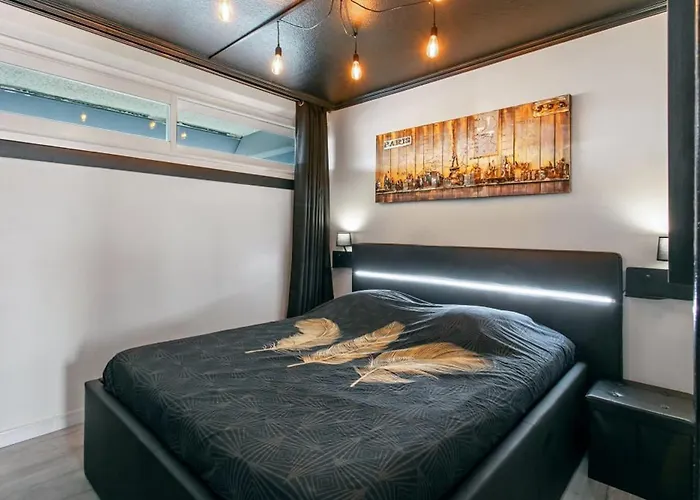 Cafe Loft One-bedroom With Marina & Mont Saint-loup View בית נופש *